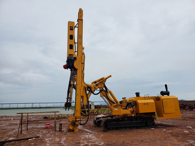 廣東惠州大亞灣石化基地填海造地排水板引孔施工